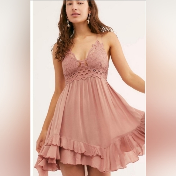 Free People Adella Slip Mini Dress Size XS Pink Smocked Lace Fairy Boho Lace - Picture 1 of 16